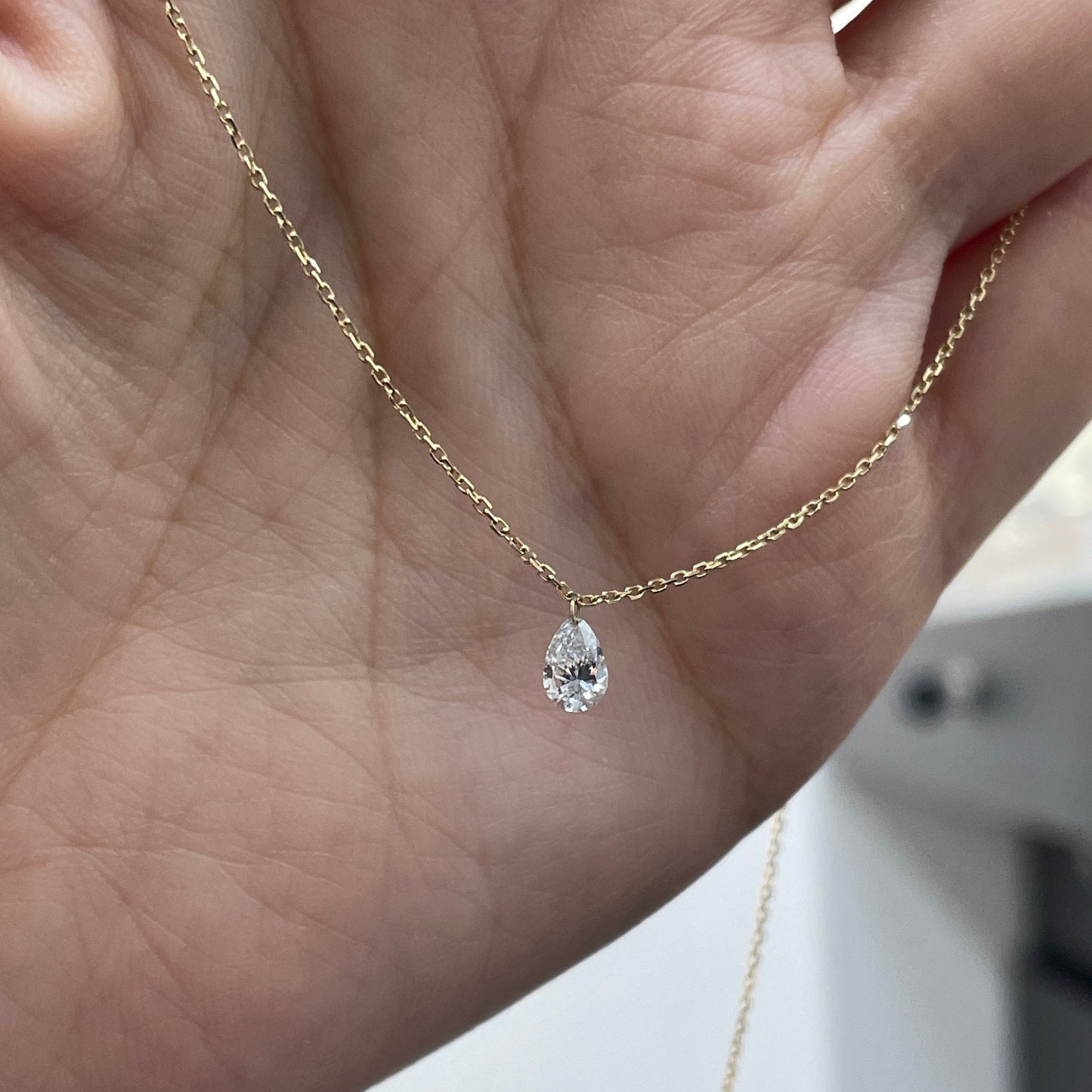 Lab diamond Pear shape 0.3ct Floating necklace