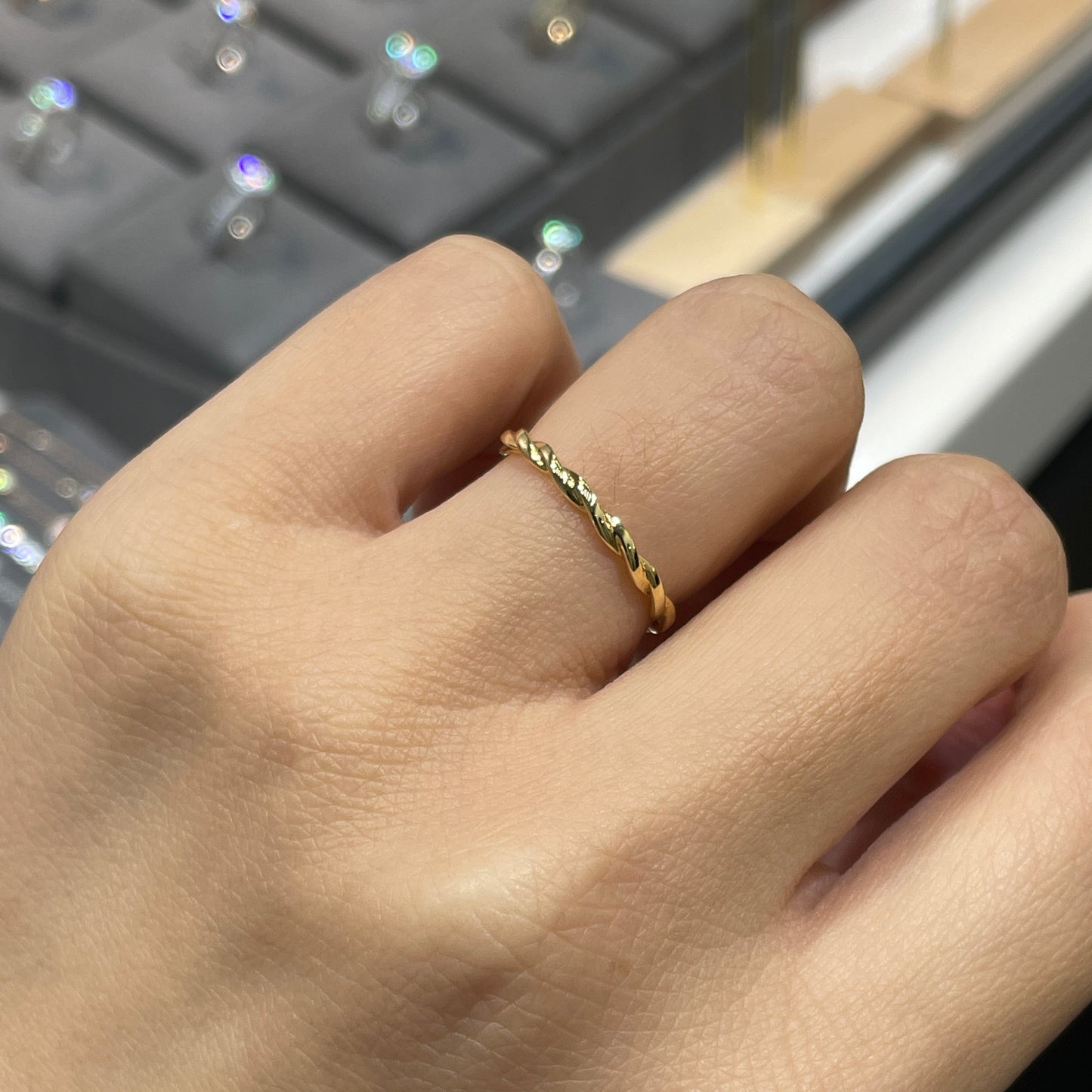 18k twist band ring