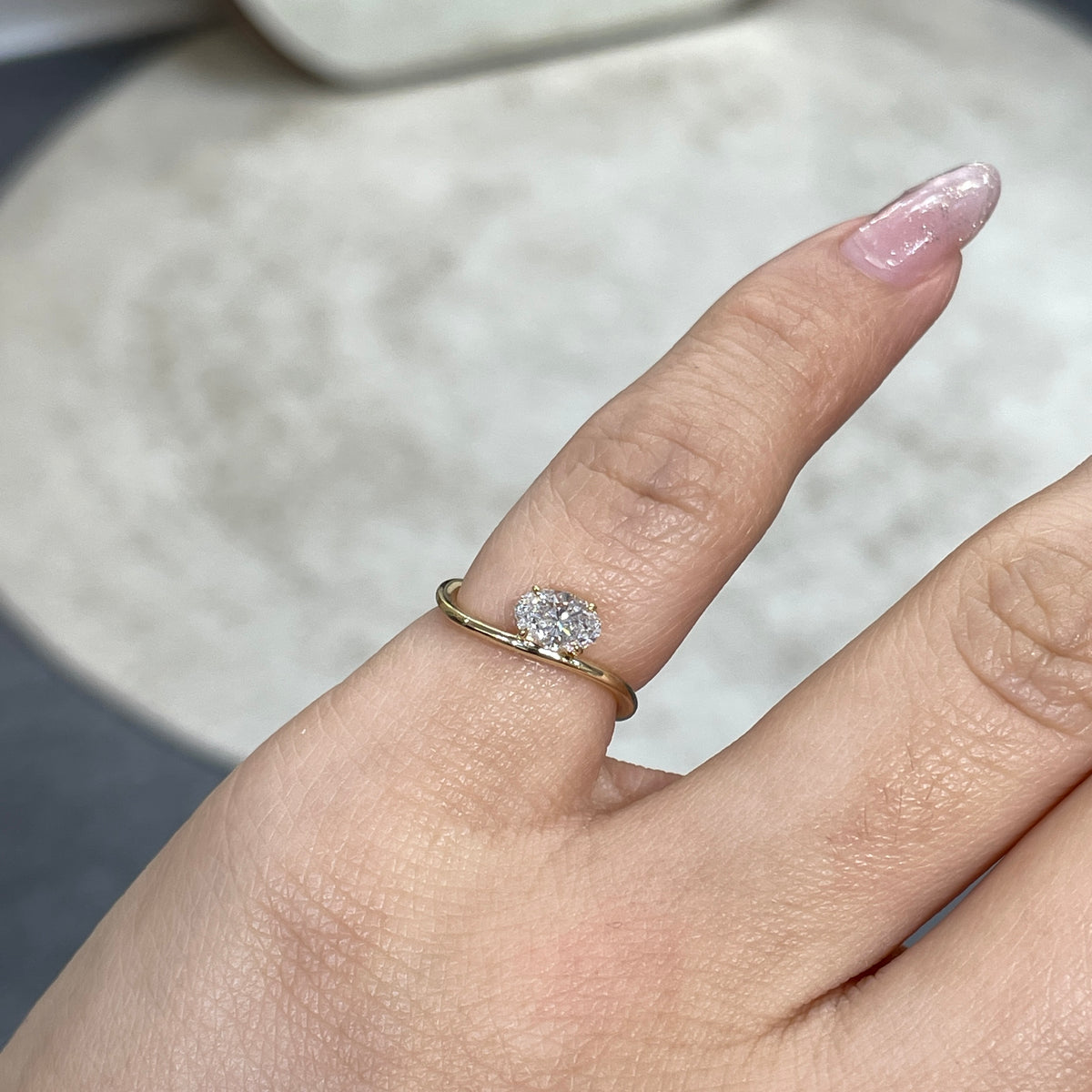 9k Lab diamond oval shape 0.4ct four-prong wavy pinky ring