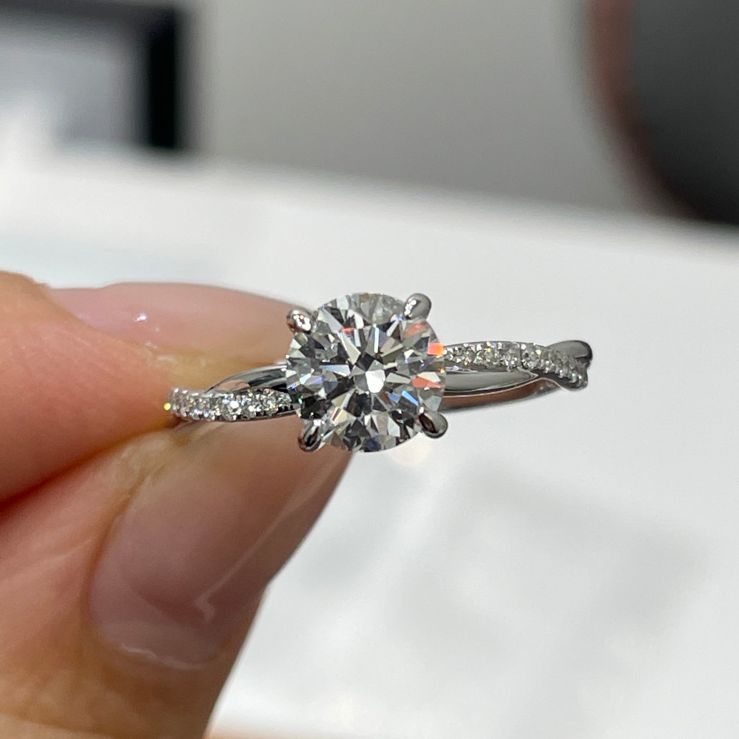 IGI lab diamond round 1ct four-prong pave twisted band ring