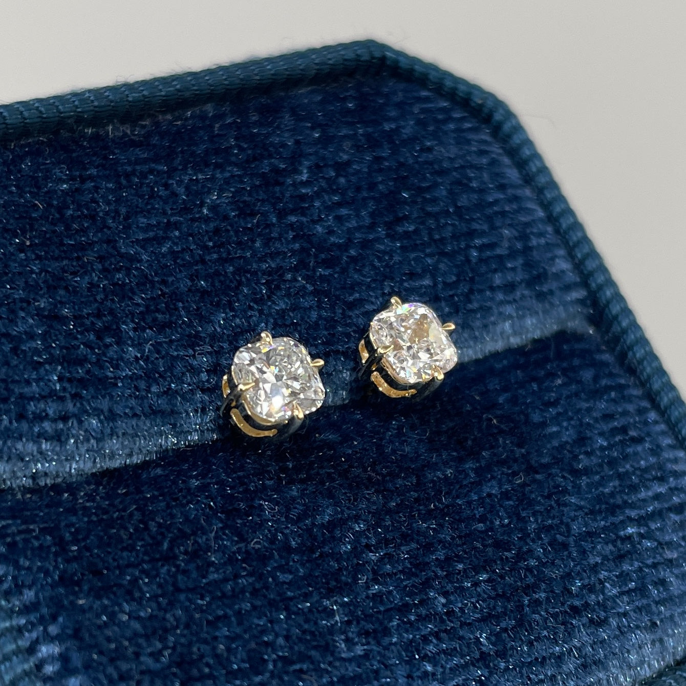 Lab diamond cushion cut 0.9ct four-prong compass stud earrings -pair