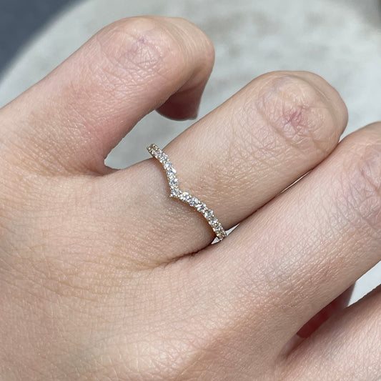 9k Lab diamond round 0.2ct half eternity v shape ring