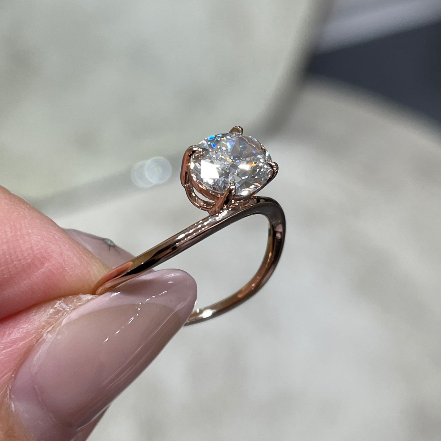 IGI lab diamond Oval 1.5ct four-prong wavy ring