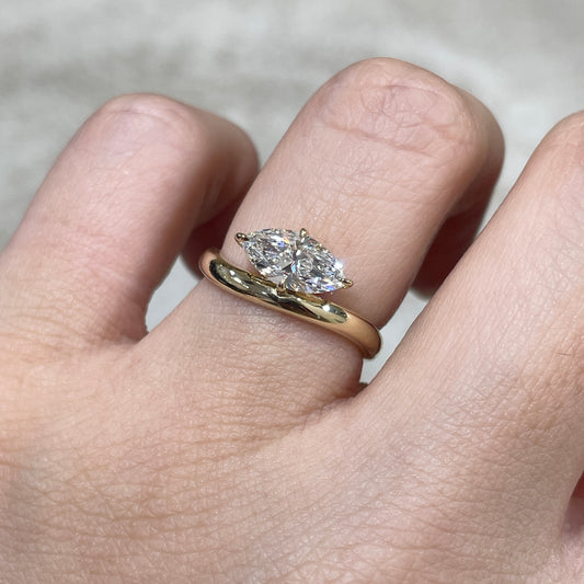 9k Lab diamond marquise shape 1ct compass four-prong wavy ring