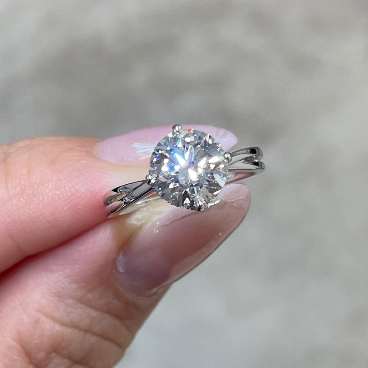 IGI Lab diamond Round 2ct compass four-prong underhalo criss cross band ring