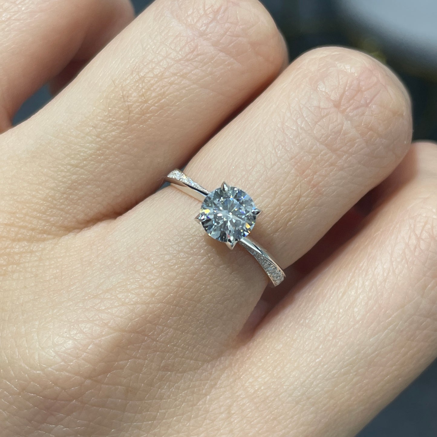 IGI lab diamond round 1ct twist pave ring