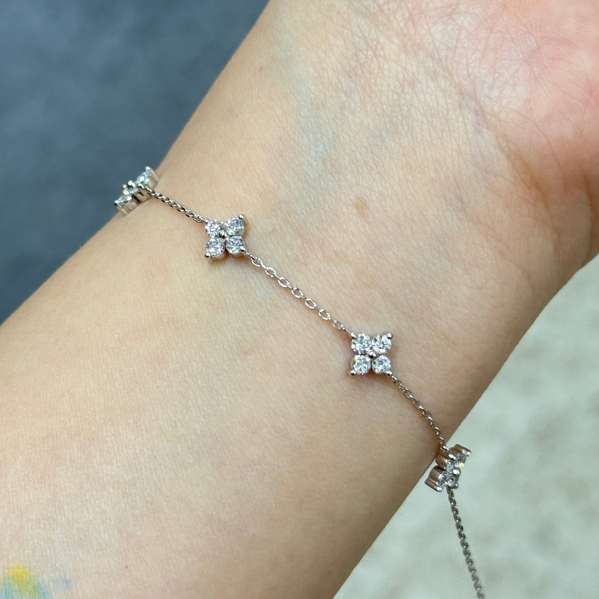 Lab diamond round 1ct five flower bracelet