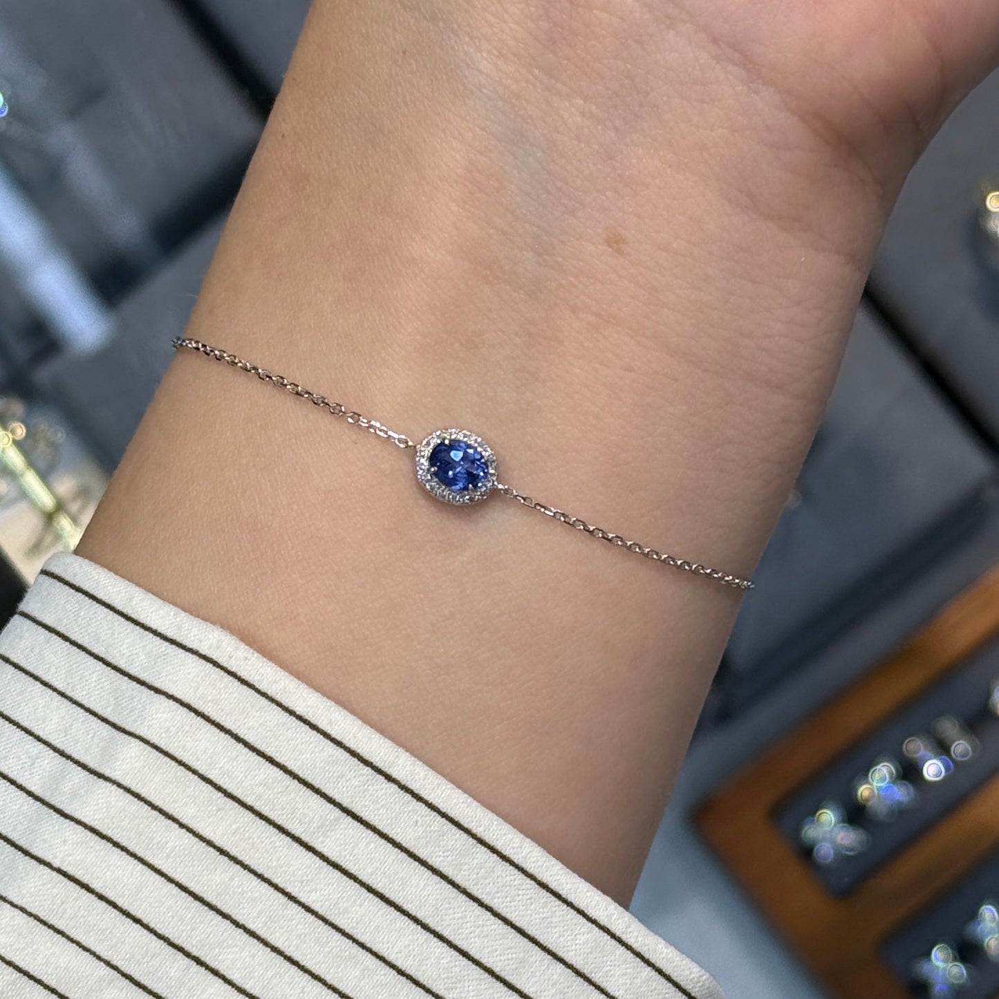 Lab sapphire cornflower color oval shape 0.5ct Halo bracelet
