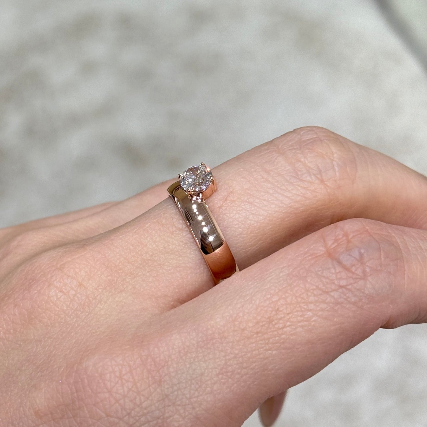 IGI Lab diamond Oval 0.7ct four-prong thick band ring