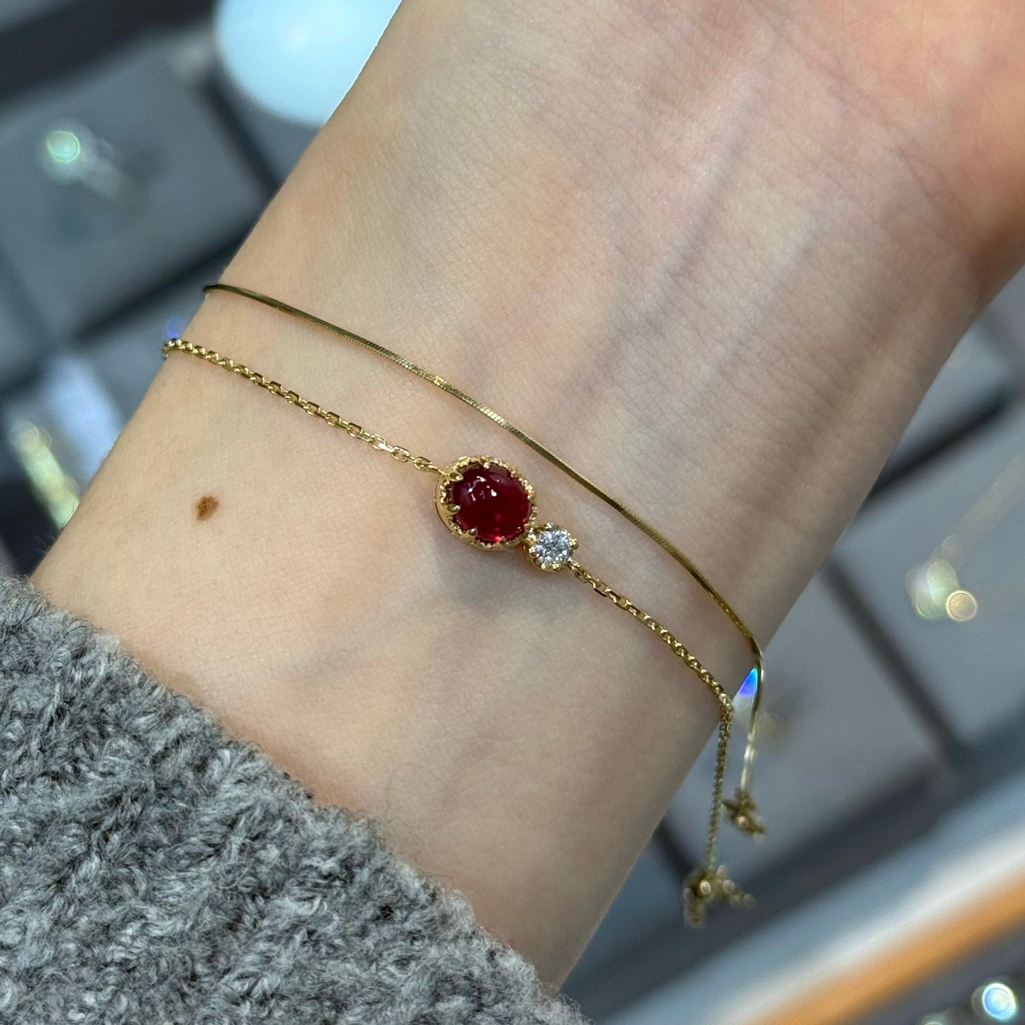 Lab Ruby oval 1ct with little diamond bracelet