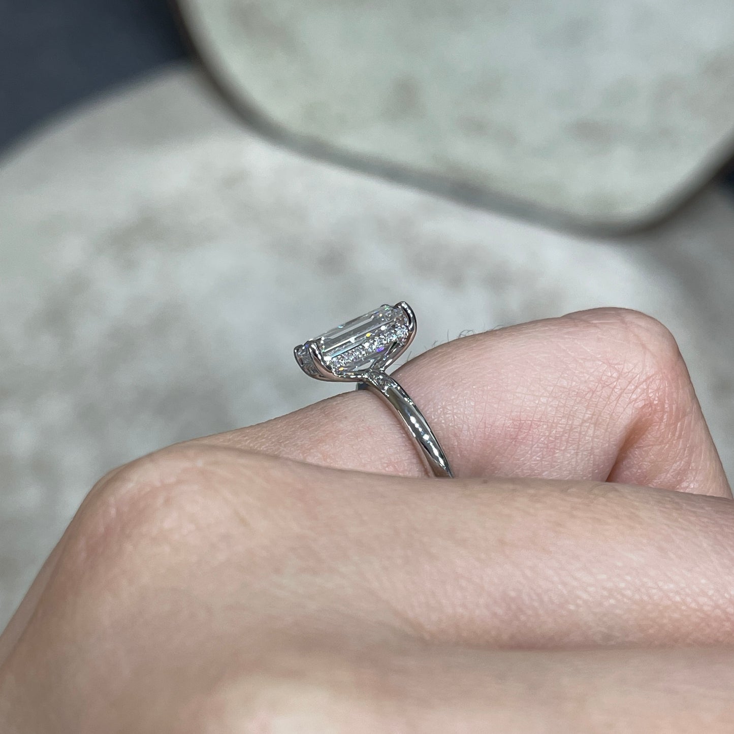 IGI lab diamond Emerald cut 2.5ct four-prong underhao ring