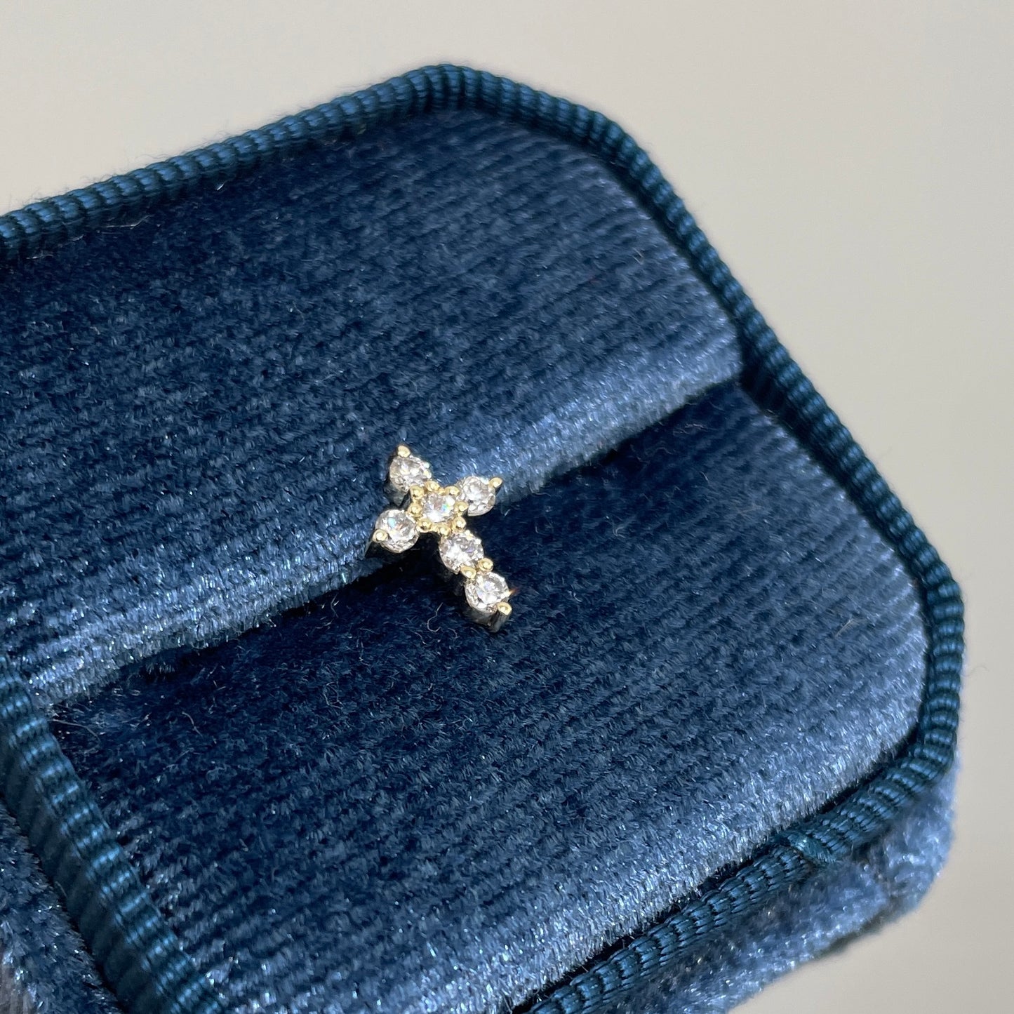 Lab diamond round 0.2ct cross stud earring-each