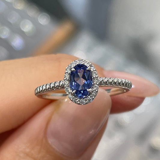 Lab grown sapphire cornflower oval 0.6ct halo twist band ring