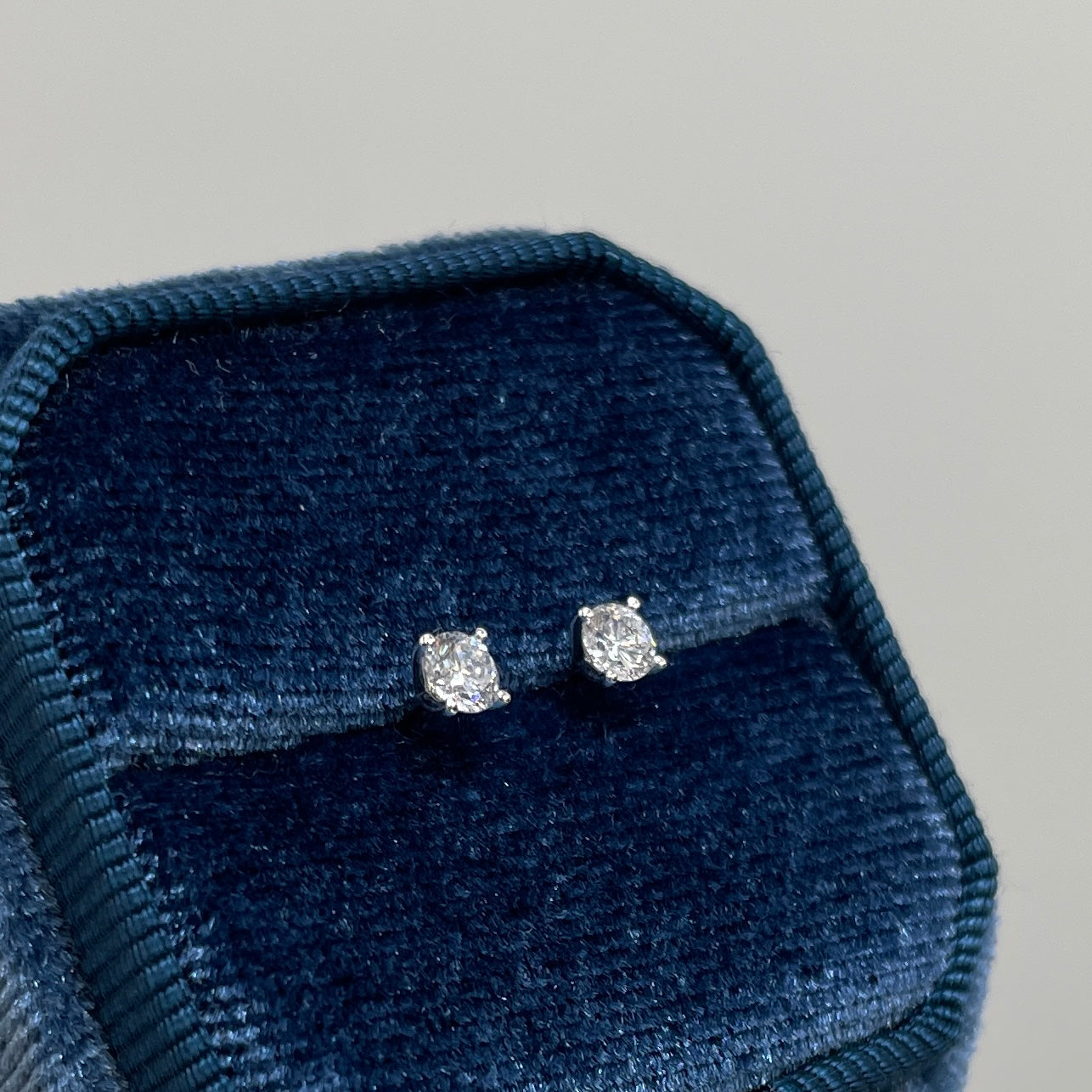 Lab diamond round 0.4ct four-prong stud earrings-each