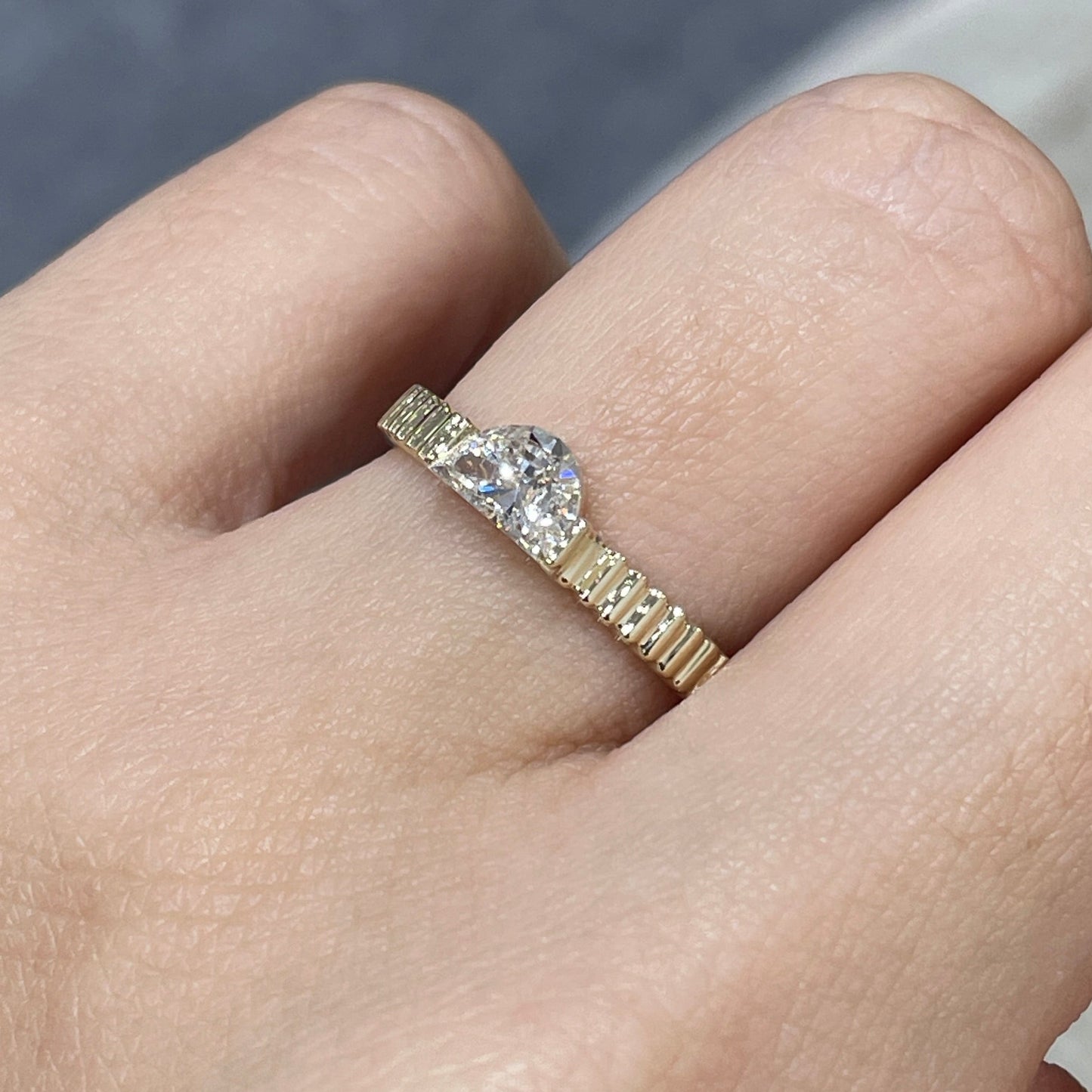 9k Lab diamond half moon 0.5ct full vertical line band ring
