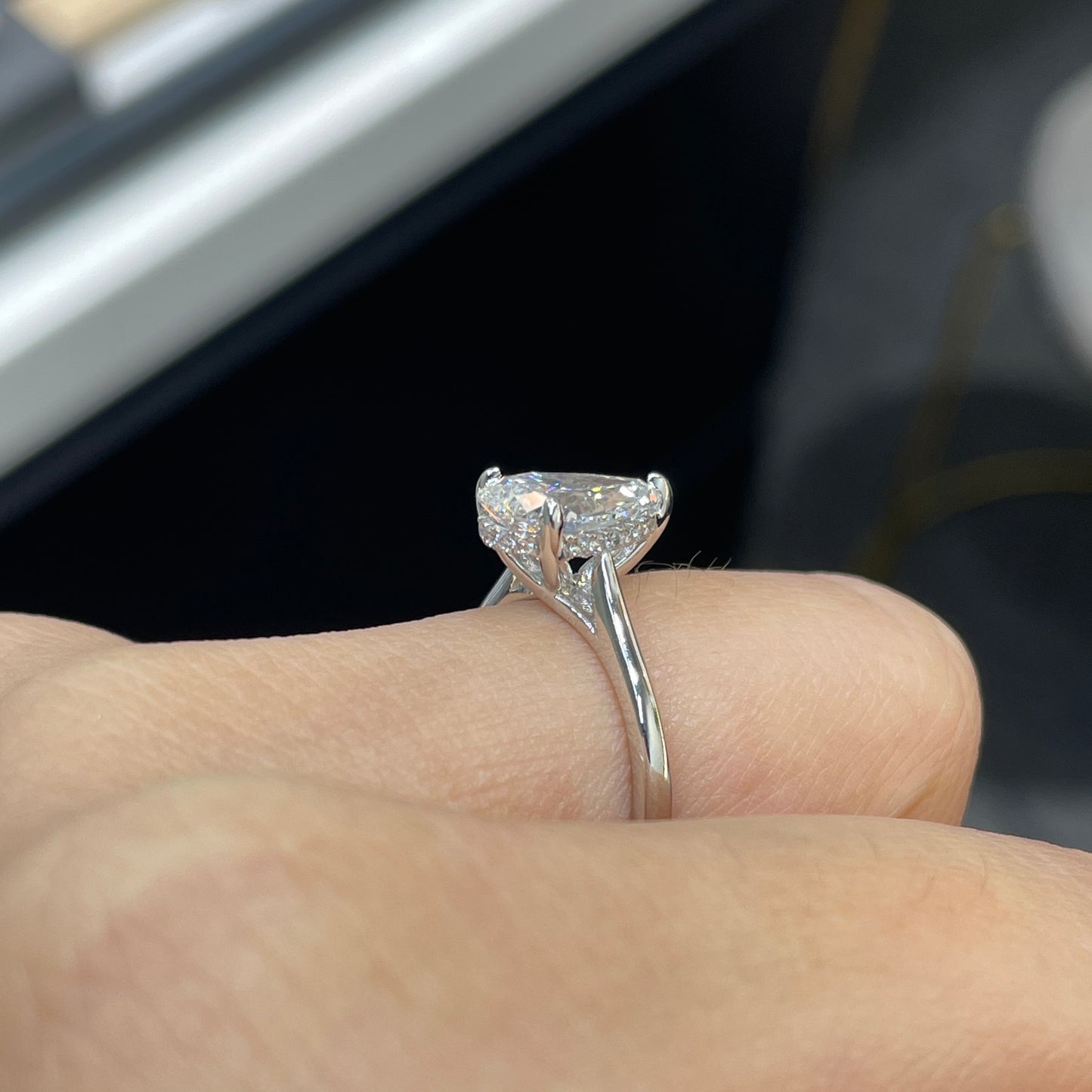 IGI Lab diamond Pear shape 1.6ct underhalo setting ring