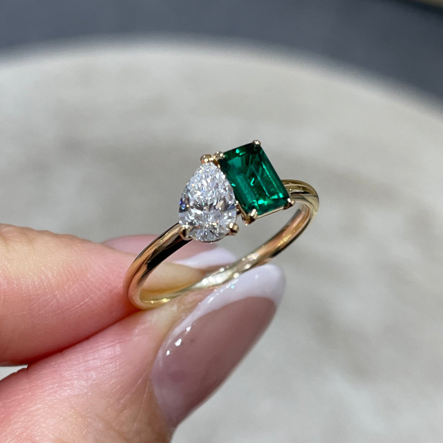 Lab Emerald green emerald cut 0.4ct and diamond pear  shape 0.5ct toi et moi ring