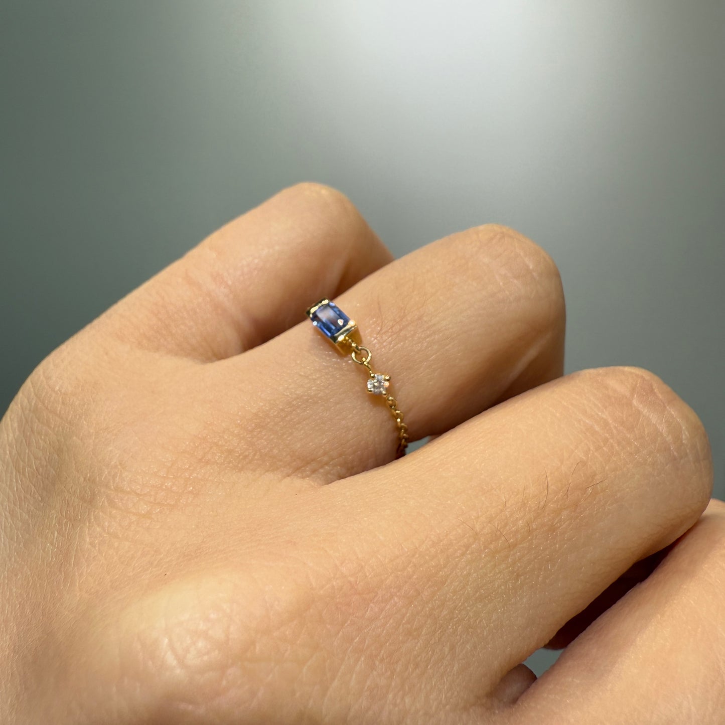 Lab grown Sapphire Emerald cut chain ring
