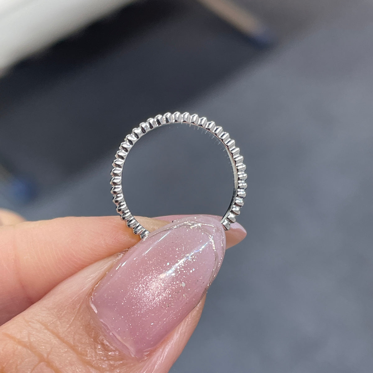 9K vertical line band pinky ring