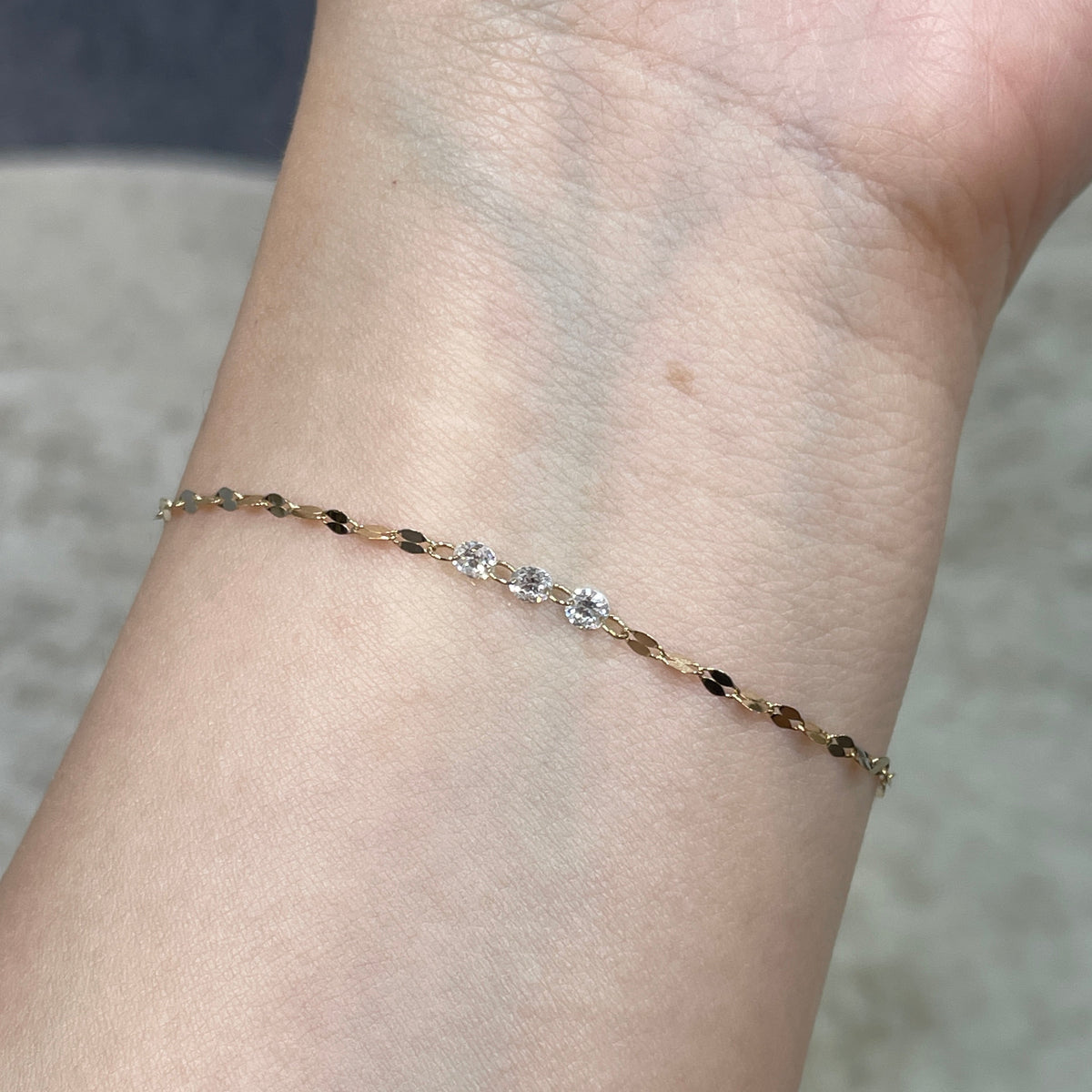 Lab diamond round 0.3ct floating petal chain bracelet