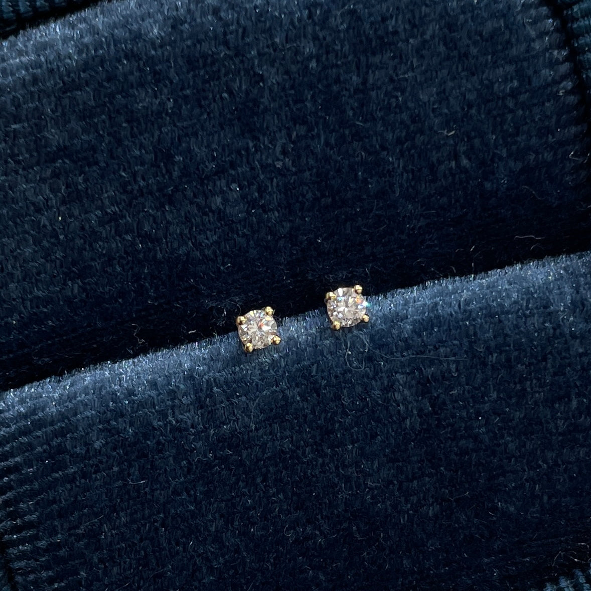 Lab diamond round 0.1ct four-prong stud earrings - pair
