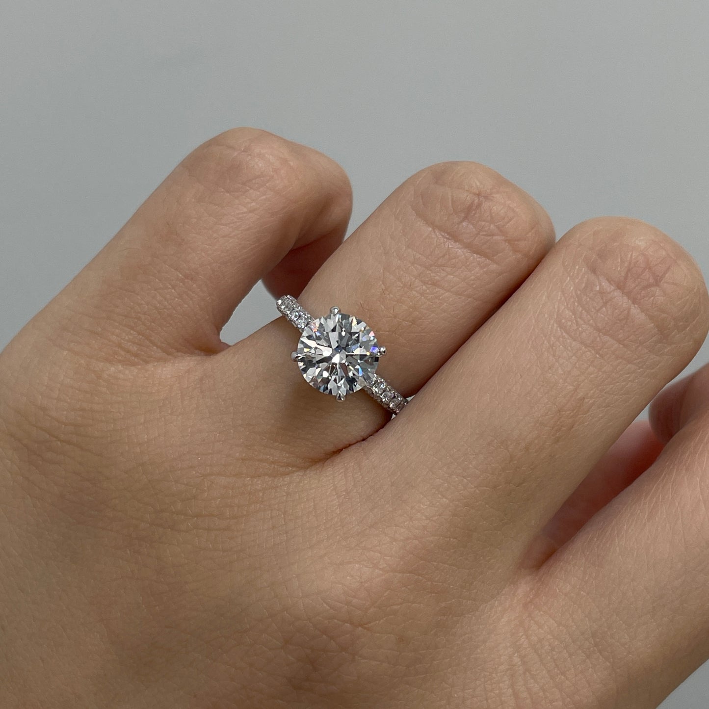 IGI Lab diamond Round 2ct underhalo with underpaved three-side pave band ring