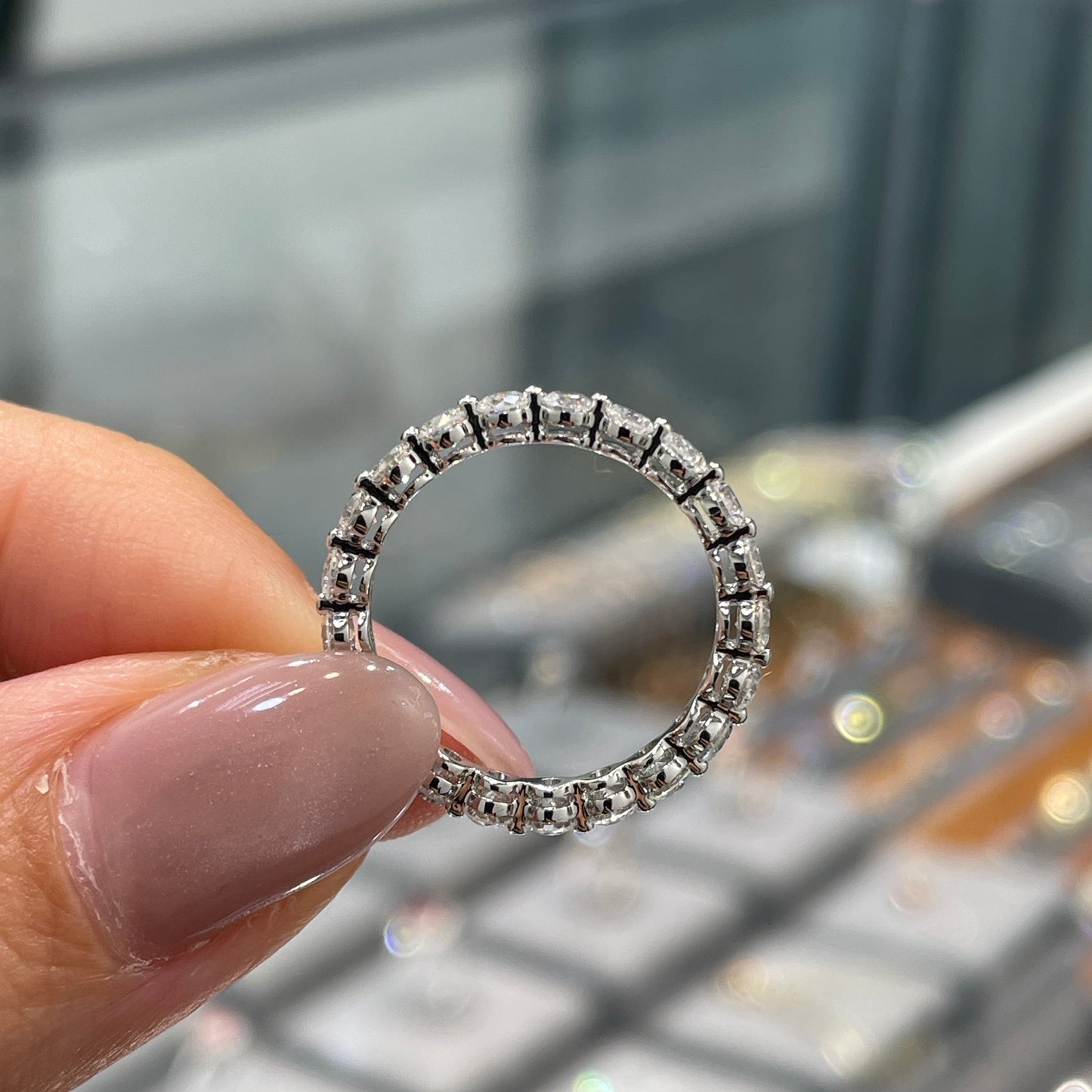 9k Lab diamond Round 1.05ct single-prong full eternity ring