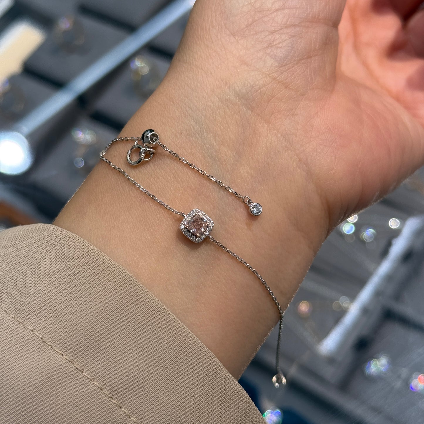 IGI Lab pink diamond cushion cut 0.3ct halo bracelet
