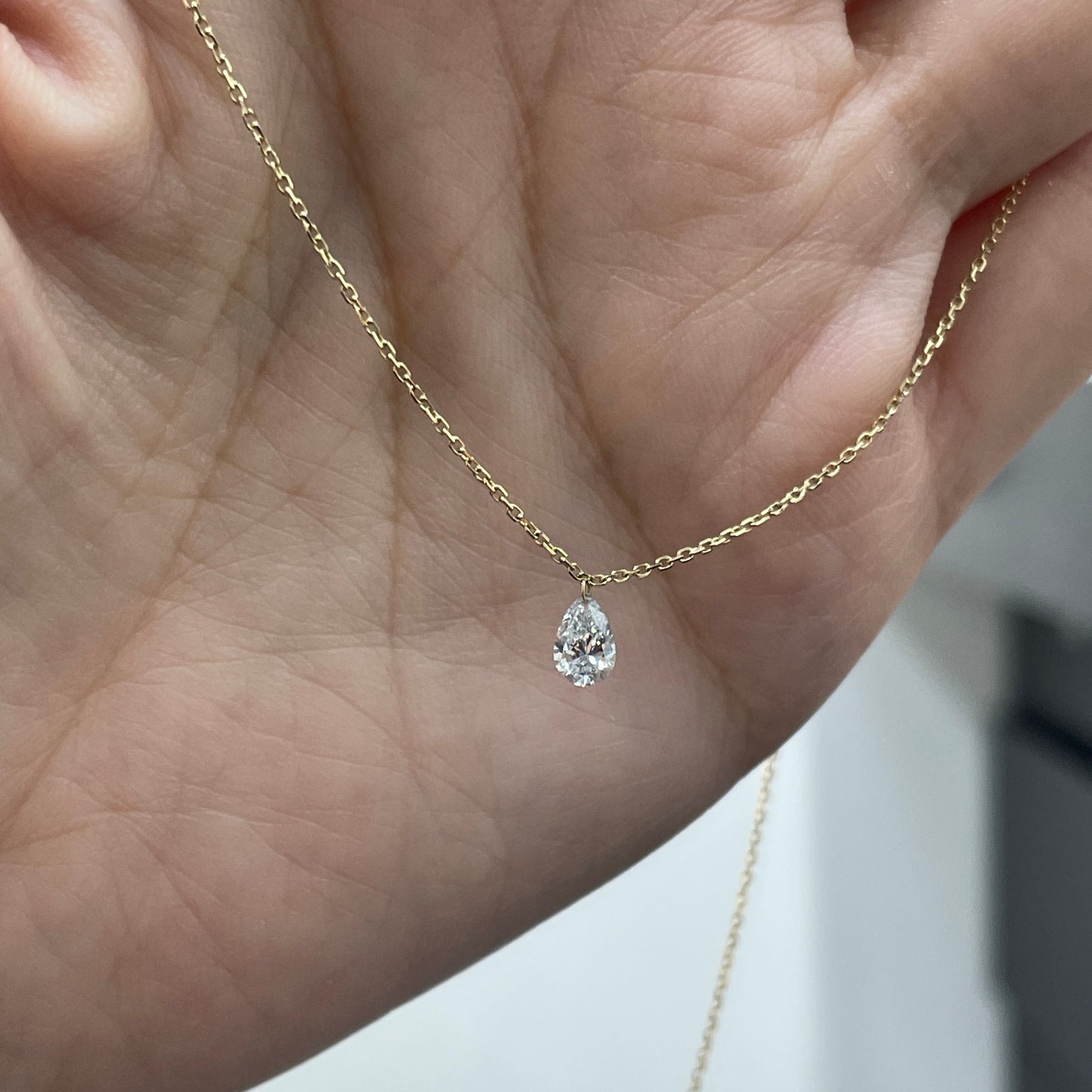 Lab diamond Pear shape 0.3ct Floating necklace