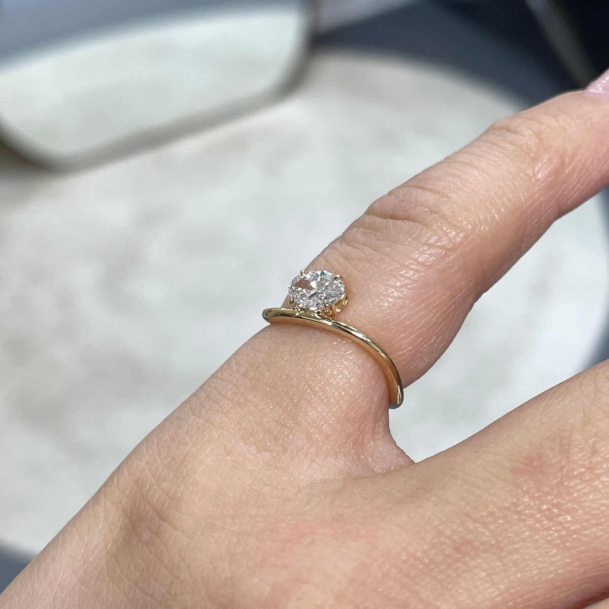 9k Lab diamond oval shape 0.4ct four-prong wavy pinky ring