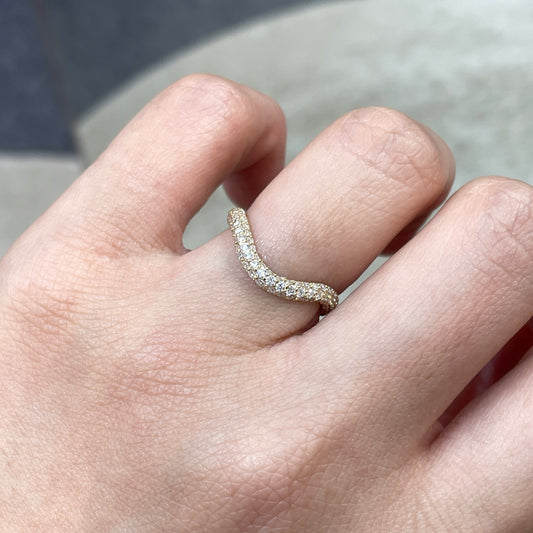 9k Lab diamond round 0.6ct three row wavy pave ring
