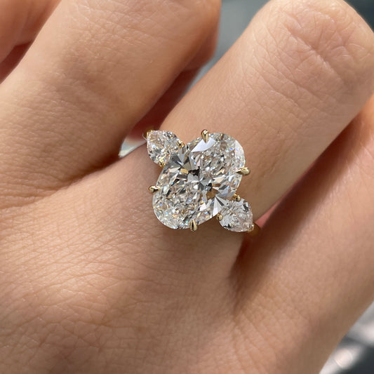 IGI Lab diamond Oval 3.5ct with pear shape 0.4ct three stone setting ring