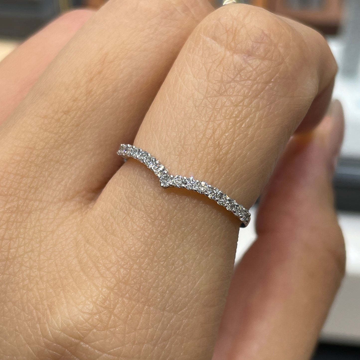 Lab diamond round 0.25ct v shape half eternity ring