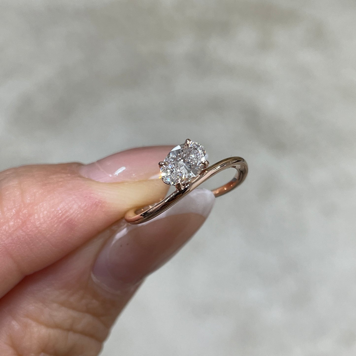 9k Lab diamond oval shape 0.4ct four-prong wavy pinky ring