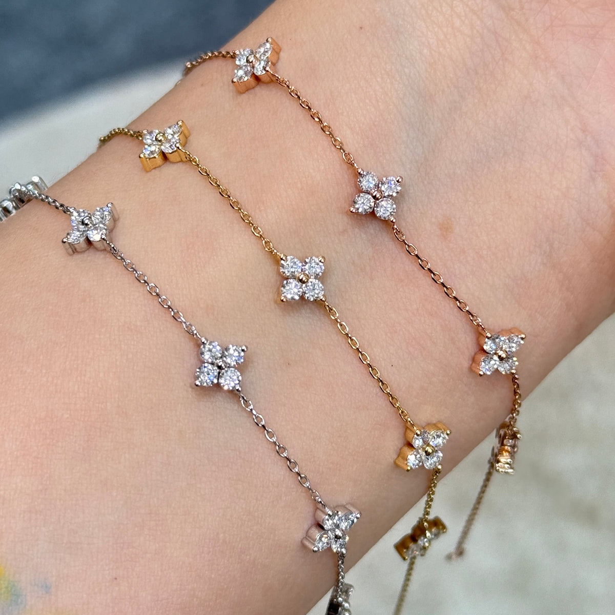 Lab diamond round 1ct five flower bracelet