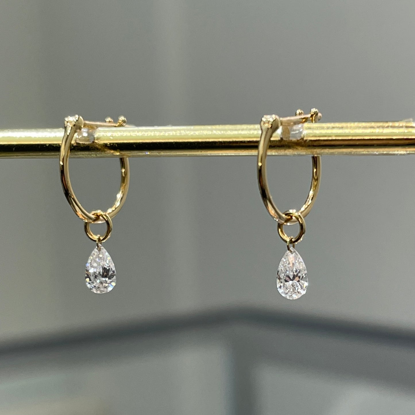 Lab diamond pear shape 0.4ct floating 10mm hoop earrings-pair