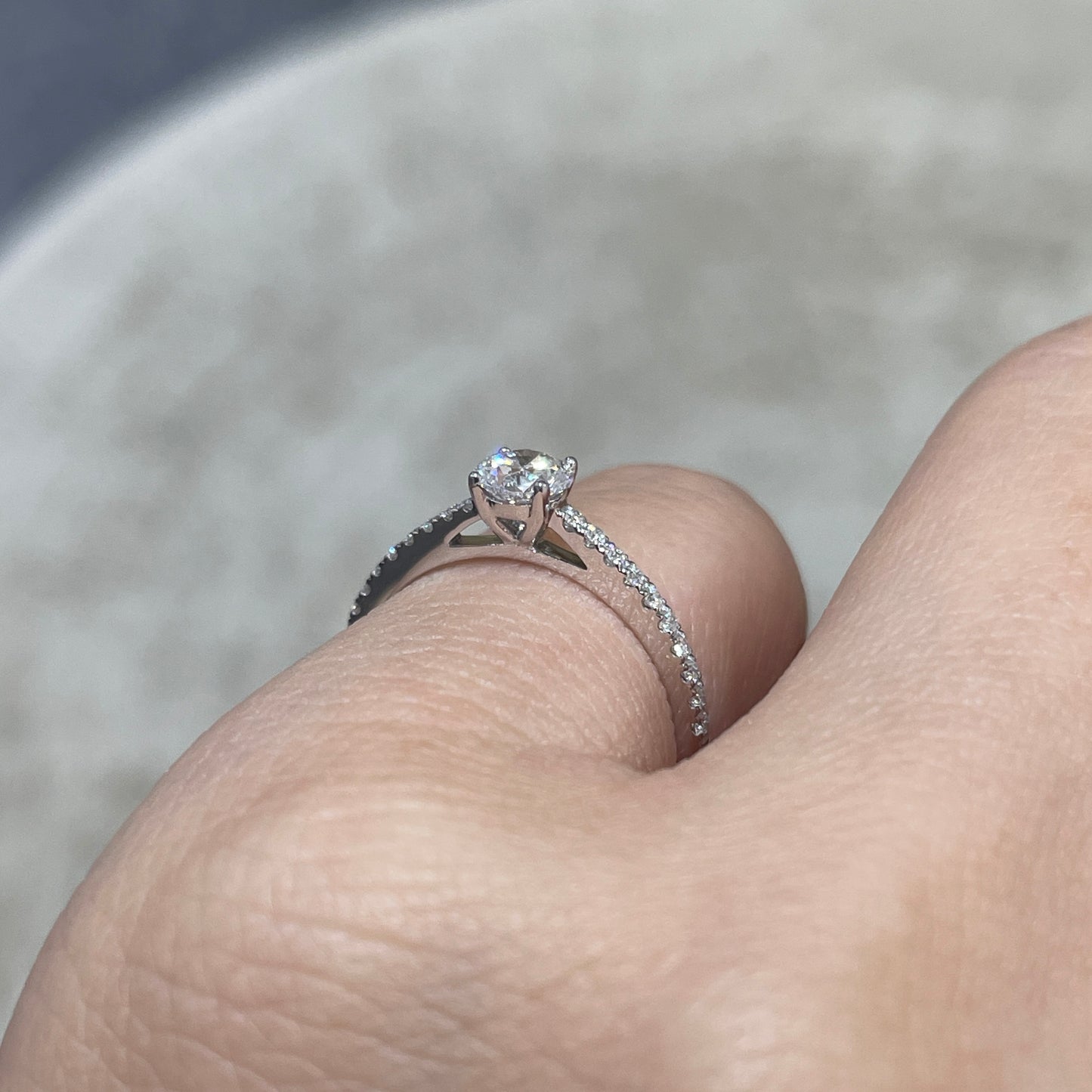 Lab diamond round 0.4ct four-prong pave ring