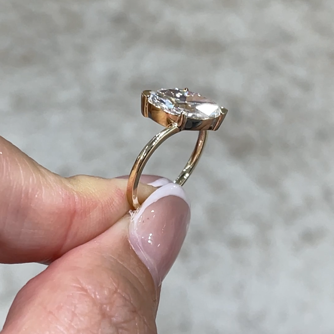 9k IGI lab diamond marqusie shape 1.5ct Twist band ring