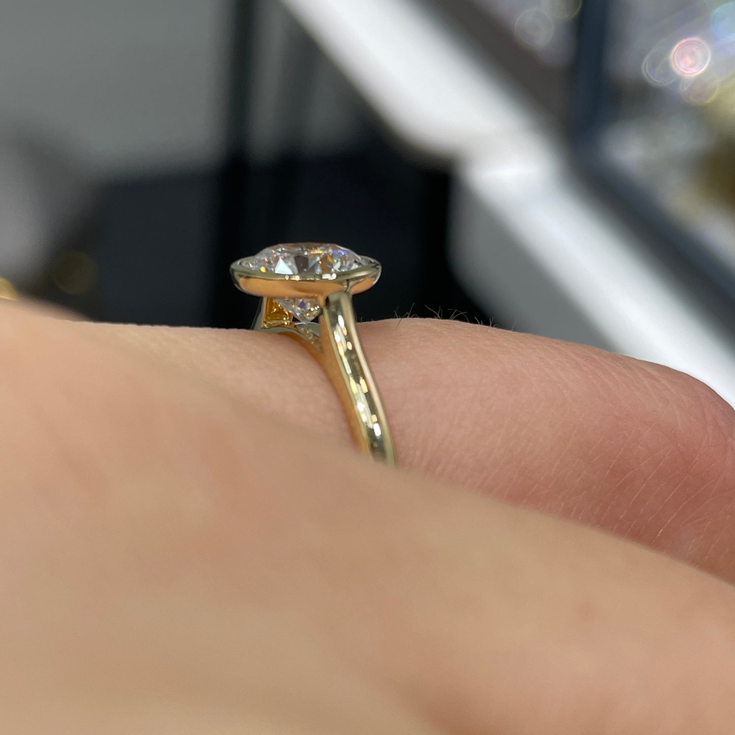 Lab diamond round 1ct Bezel ring