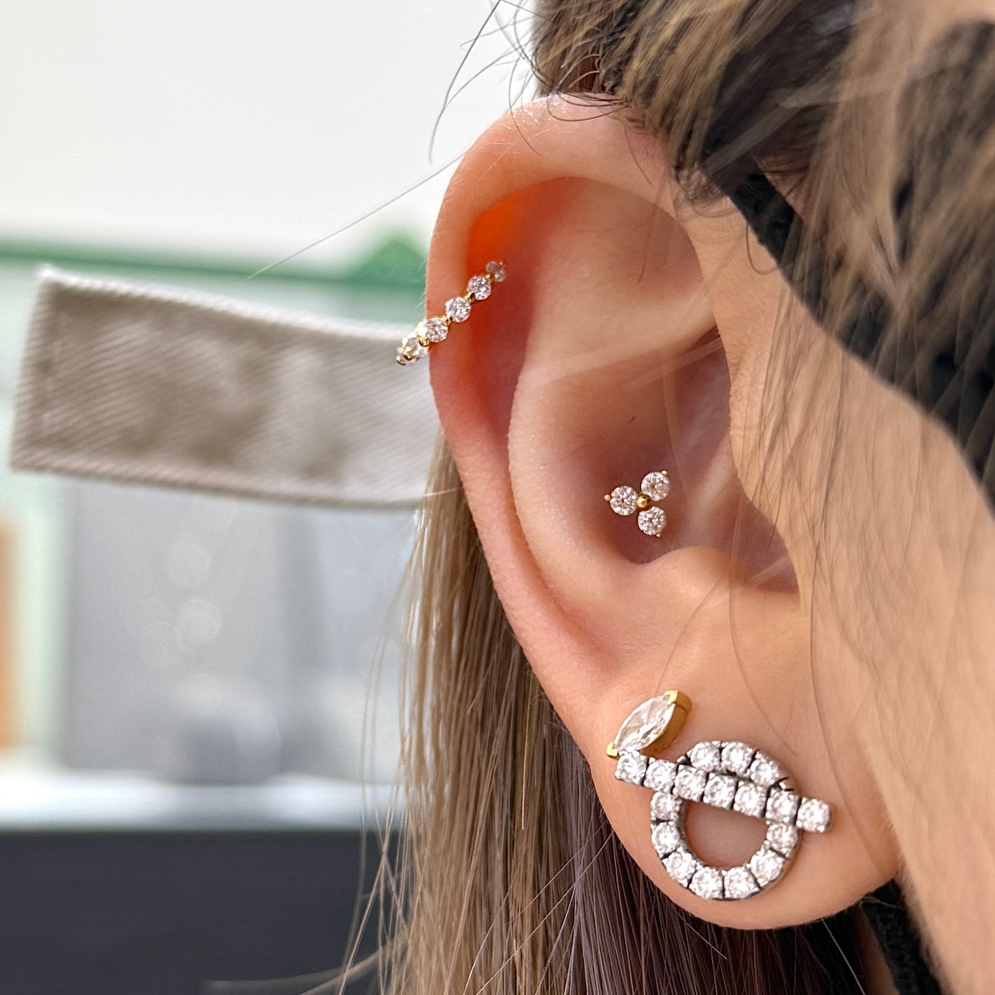 Lab diamond round 0.2ct single-prong double side 7mm hoop earring-each
