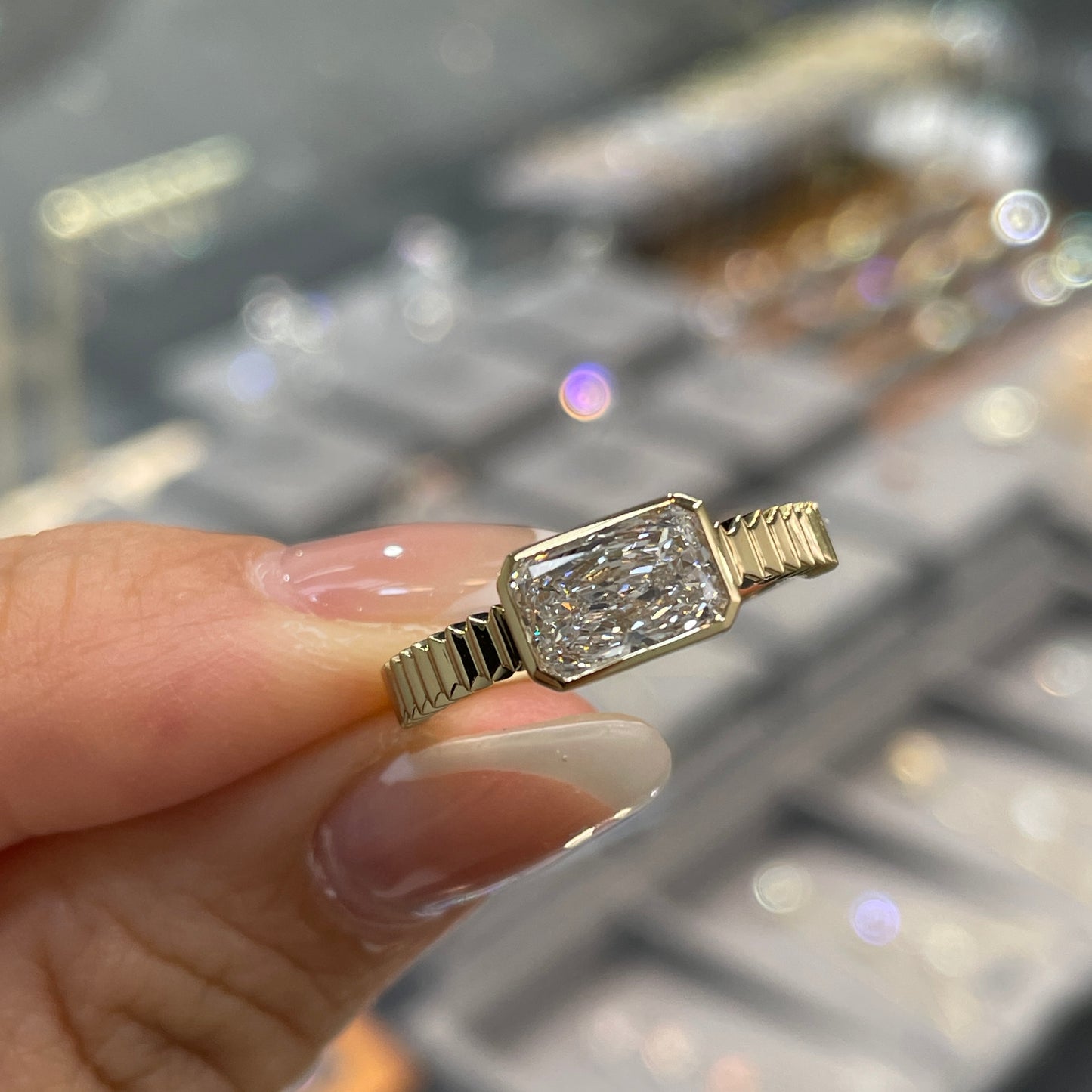 IGI Lab Diamond radiant cut 1ct bezel horizontal half sawtooth band ring