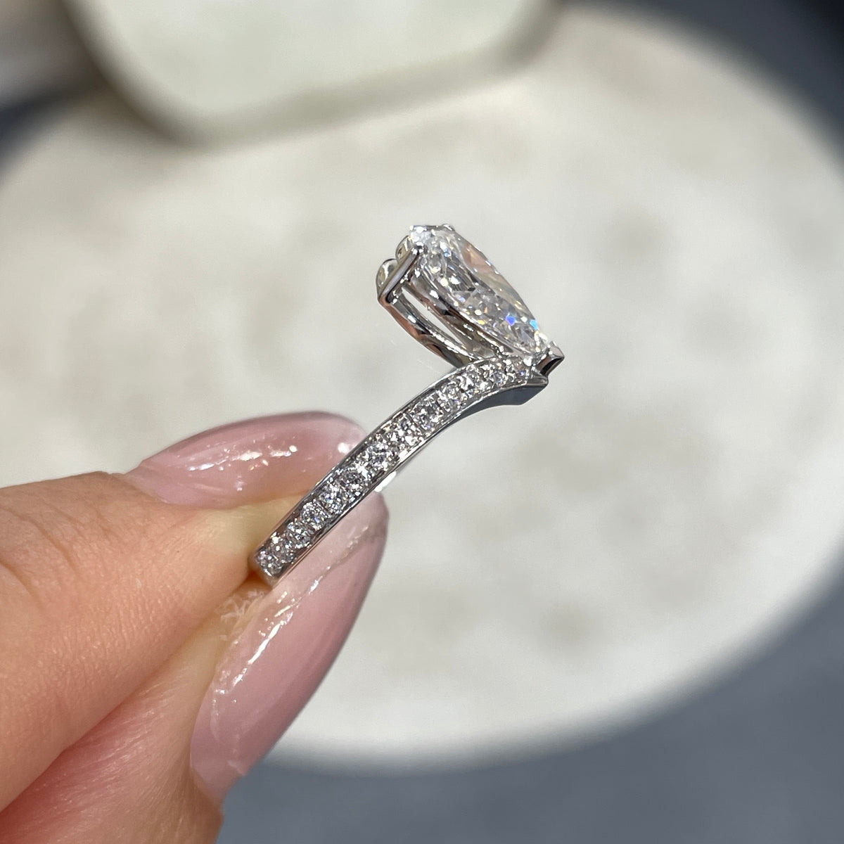 IGI Lab diamond Pear shape 1.5ct v shape channel set ring