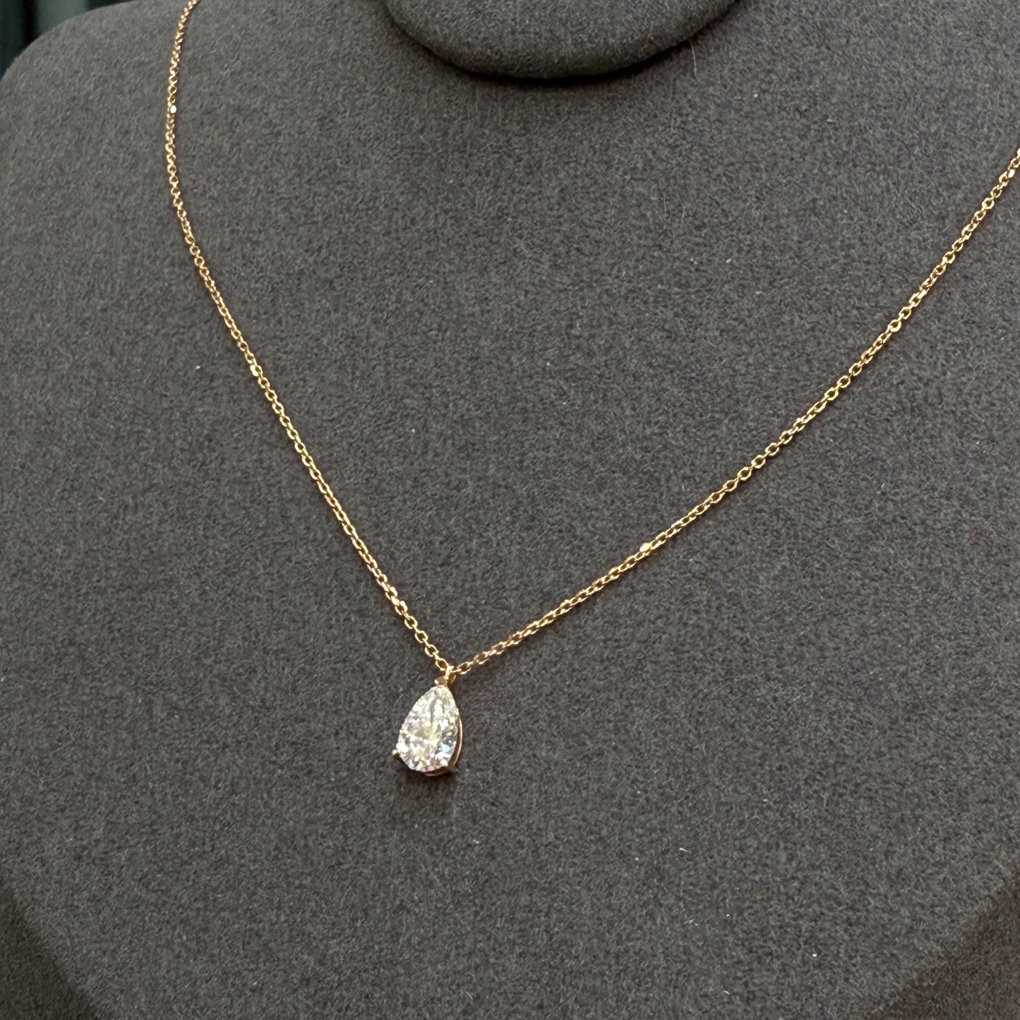 IGI Lab diamond pear shape 0.5ct three-prong necklace