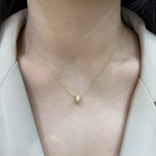 9k Lab diamond round 0.1ct milgrain roll pendant