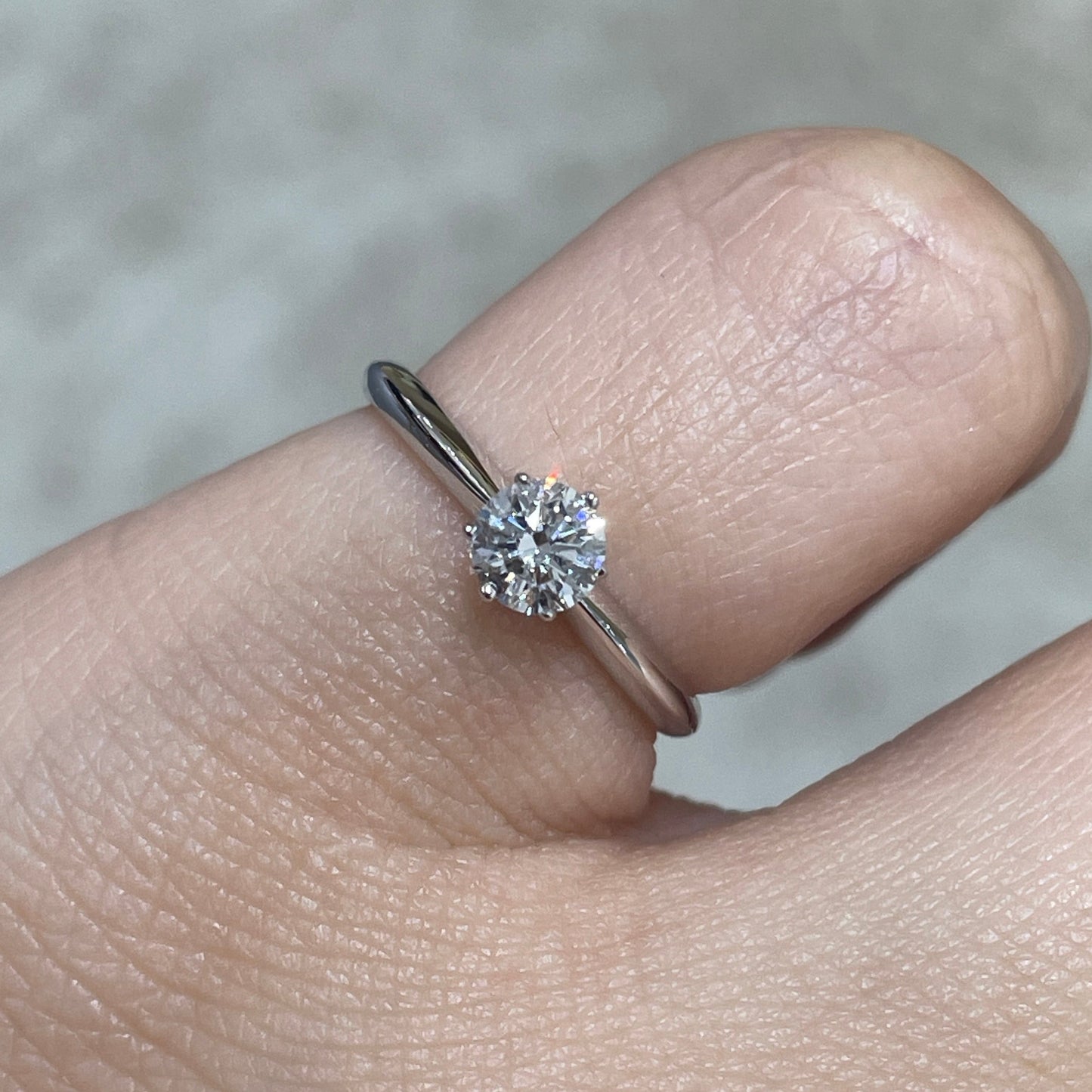 Lab diamond round 0.3ct six-prong knife edge band ring