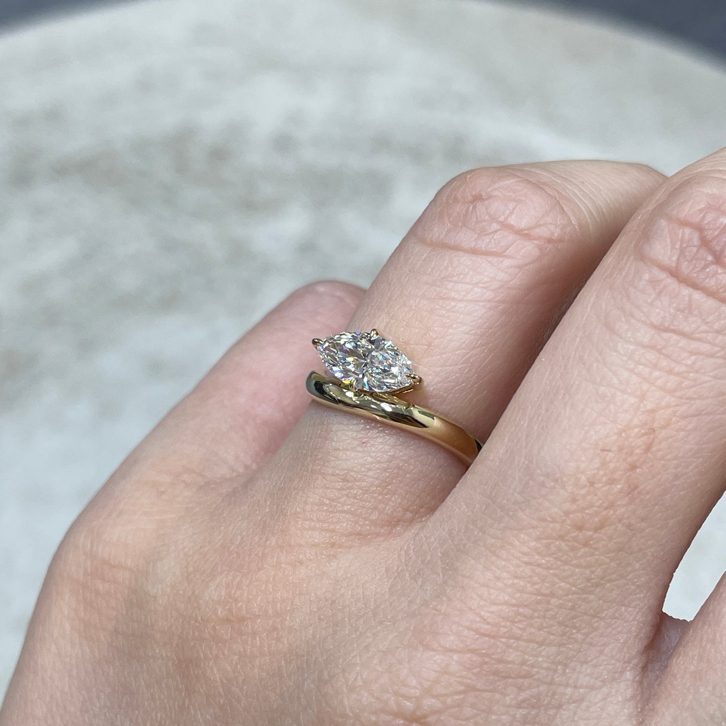 9k Lab diamond marquise shape 1ct compass four-prong wavy ring