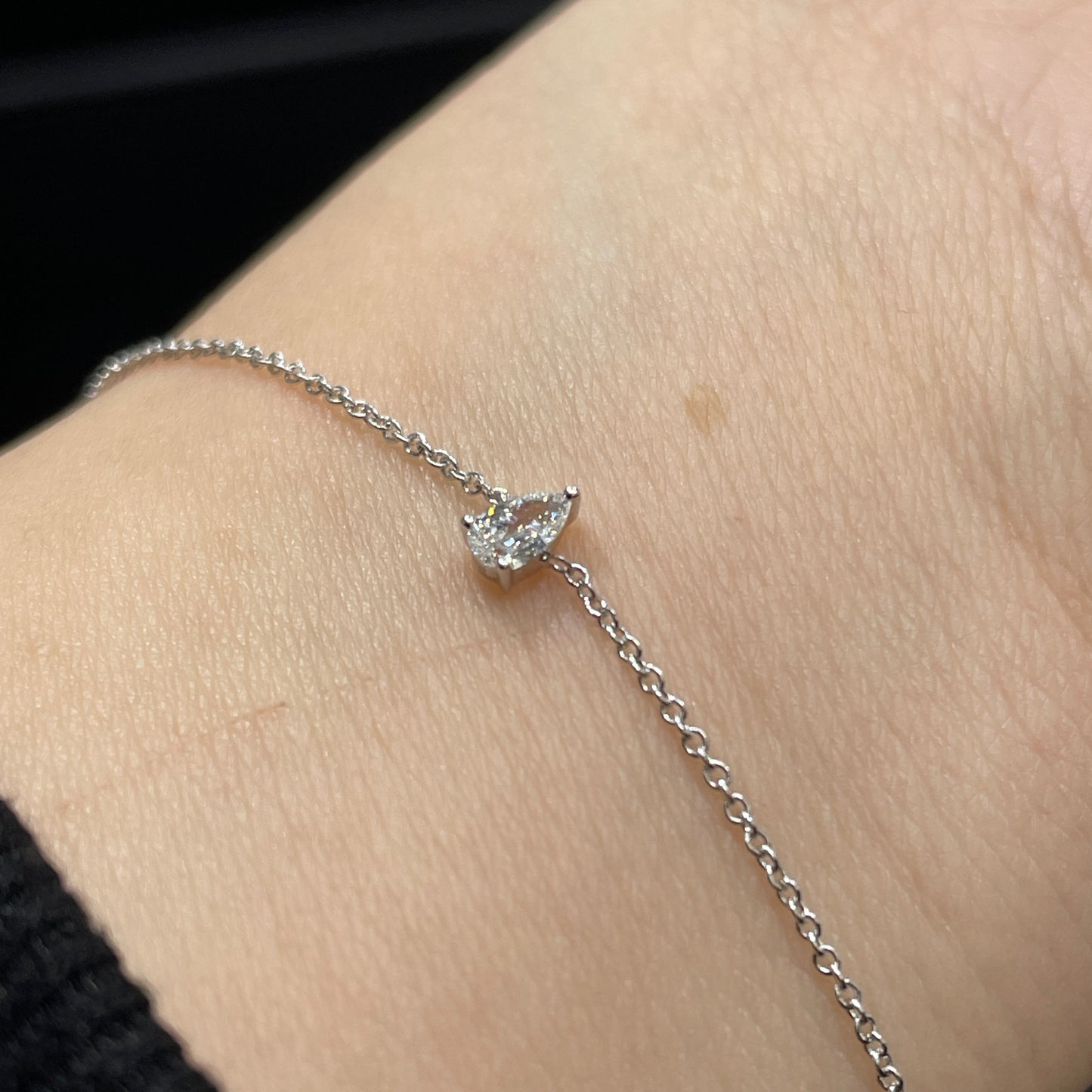 Lab diamond pear 0.1ct three-prong bracelet