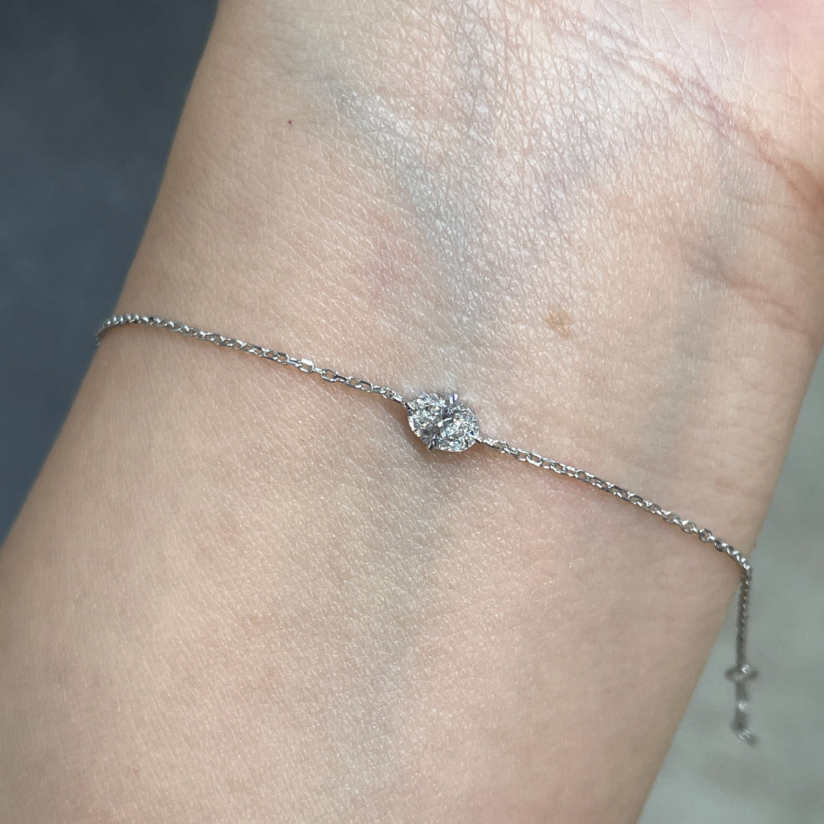 Lab diamond Oval shape 0.3ct compass four-prong bracelet