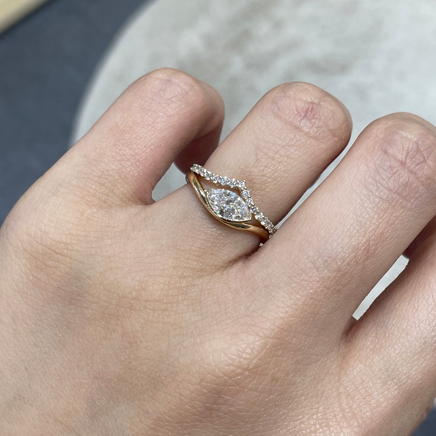 9k Lab diamond round 0.2ct half eternity v shape ring