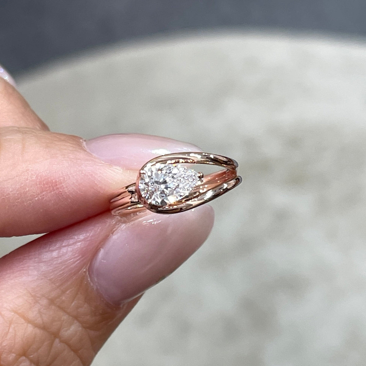 9K Lab diamond pear shape 0.5ct knot pinky ring